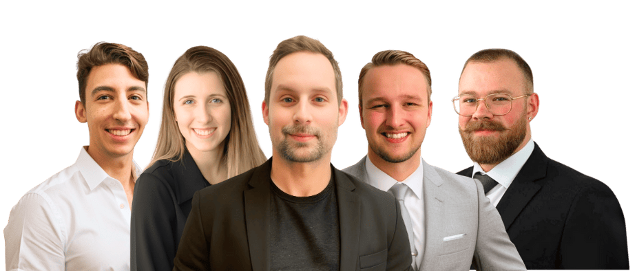 Les fondateurs et conseillers de Finox — Dany Michaud, Evan Juteau Lapierre, Antoine Poirier, et Gabriel Fleury — aux côtés de Jade Meunier, adjointe aux conseillers, pour un service VIP
