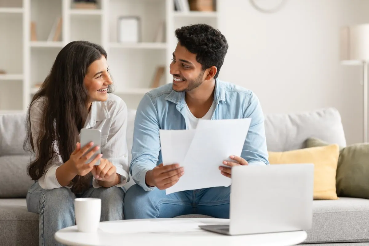 Couple québécois planifiant leur assurance vie permanente